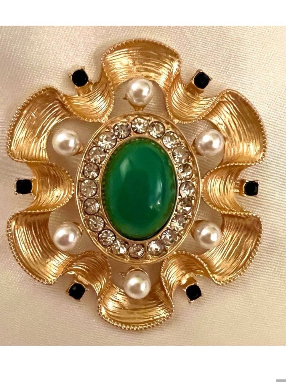🧷Vintage Baroque-Style Brooch on Gold-Tone Metal - Pearl, Gold, Stones, Jade